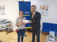 Judit Navarro rep la beca A.M.A.